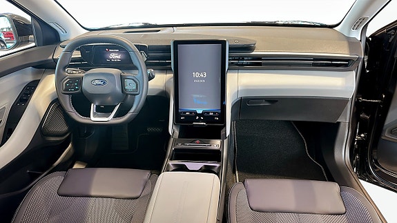 Ford Explorer 4 of 5