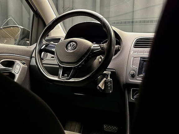 Volkswagen Polo 18 of 23