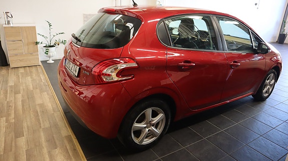Peugeot 208 4 of 8
