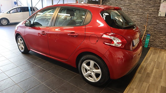 Peugeot 208 3 of 8