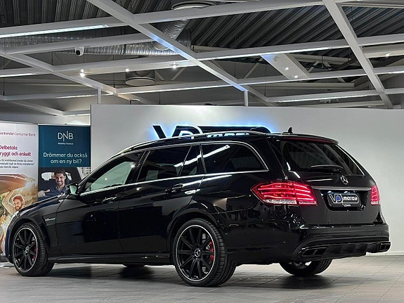 Mercedes-Benz E63 3 of 5