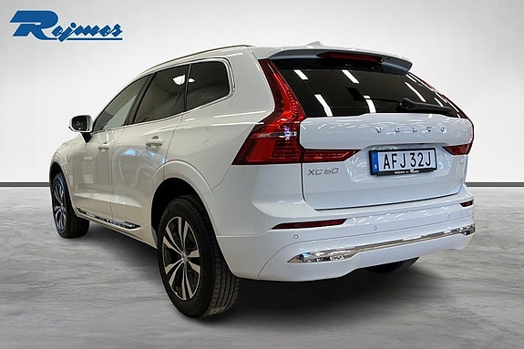 Volvo XC60 2 of 17
