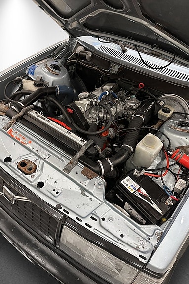 Volvo 245 19 of 28