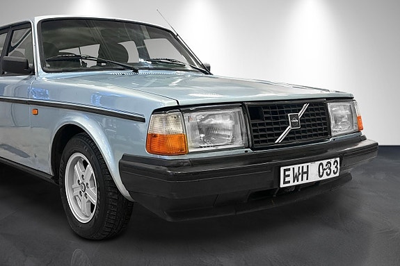 Volvo 245 12 of 28