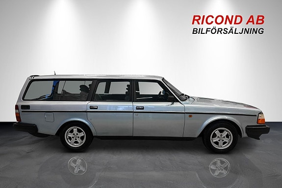 Volvo 245 2 of 28