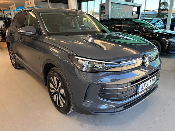 Volkswagen Tiguan 3 of 27