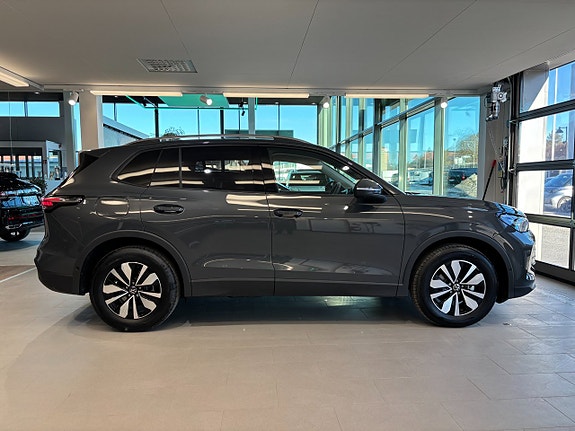 Volkswagen Tiguan 4 of 27