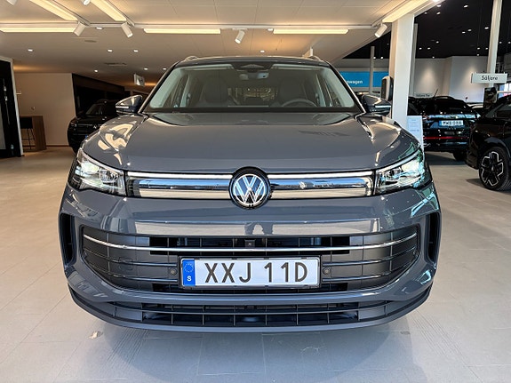 Volkswagen Tiguan 2 of 27