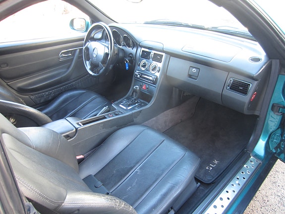 Mercedes-Benz SLK230 8 of 9