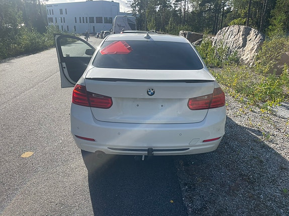 BMW 318d 4 of 6