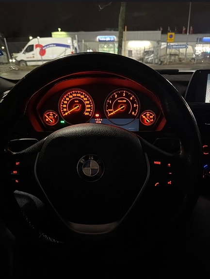 BMW 318d 3 of 6