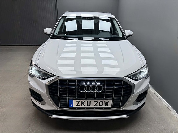 Audi Q3 3 of 5
