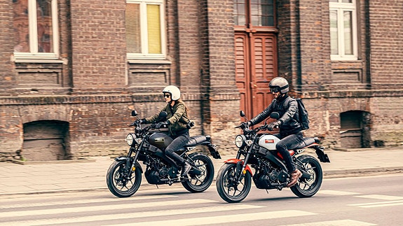 Yamaha XSR125 *Fri hemleverans* 2 of 4