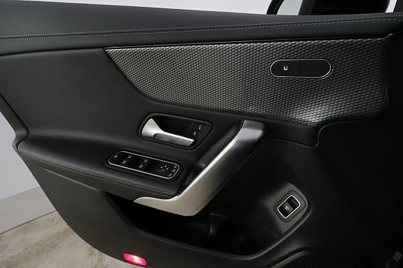 Mercedes-Benz CLA200 28 of 30