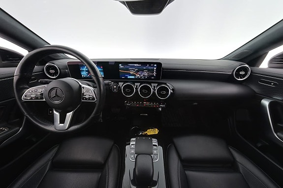 Mercedes-Benz CLA200 13 of 30
