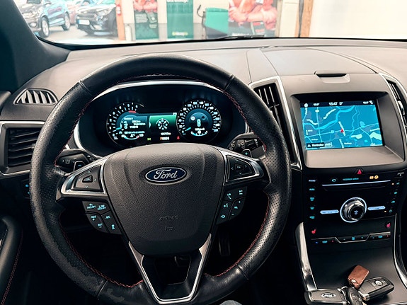Ford Edge 10 of 20