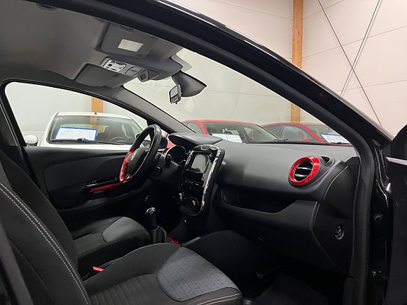 Renault Clio 10 of 14