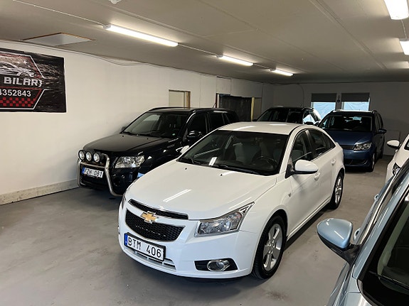 Chevrolet Cruze 2 of 5