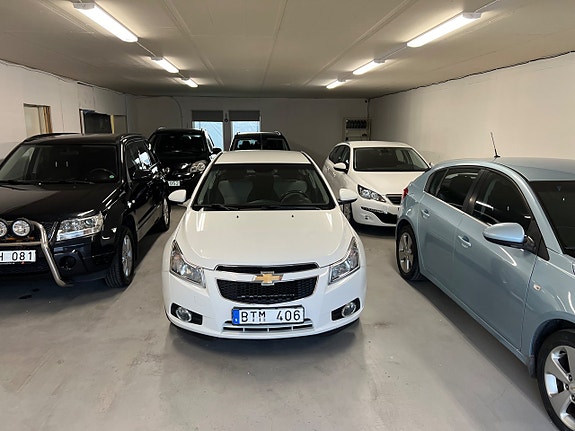 Chevrolet Cruze 3 of 5