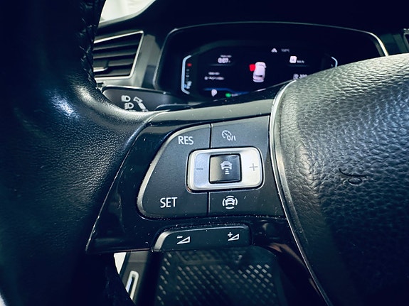 Volkswagen Tiguan 16 of 27