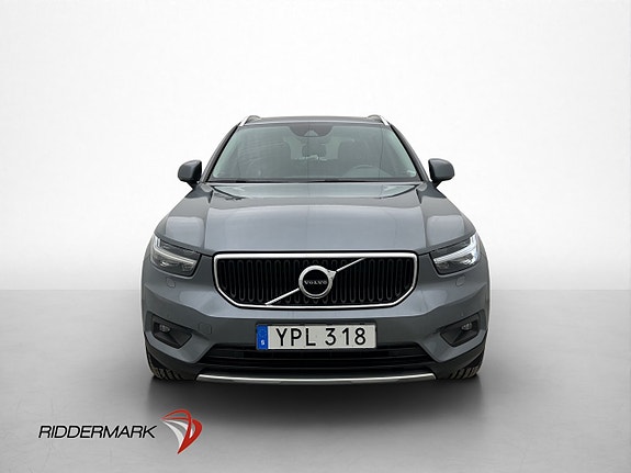 Volvo XC40 2 of 5