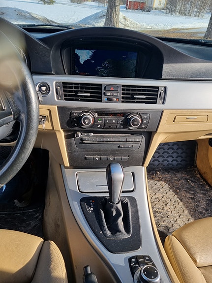 BMW 330d 3 of 5