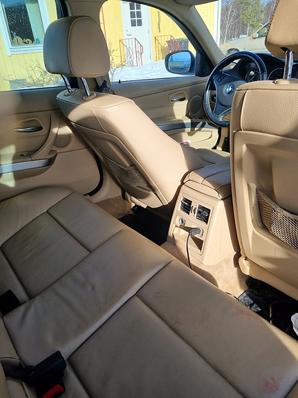 BMW 330d 5 of 5