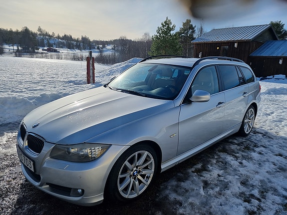 BMW 330d 2 of 5