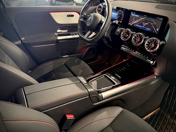 Mercedes-Benz GLA200 9 of 30