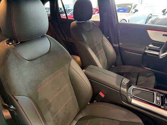 Mercedes-Benz GLA200 11 of 30