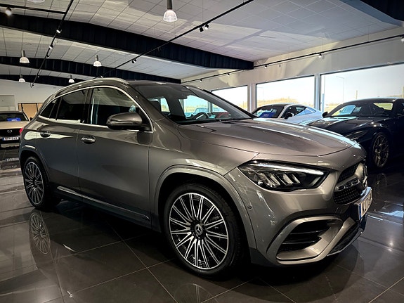 Mercedes-Benz GLA200 7 of 30