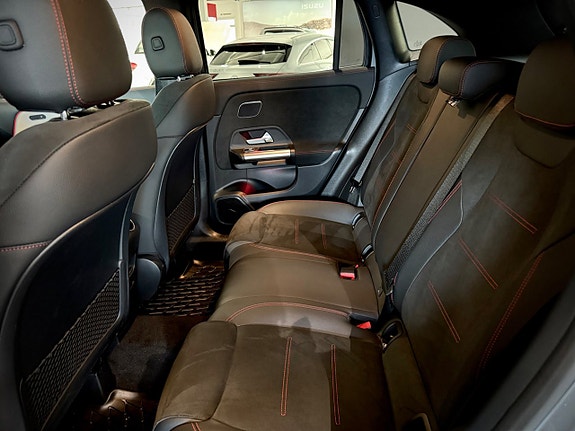 Mercedes-Benz GLA200 21 of 30