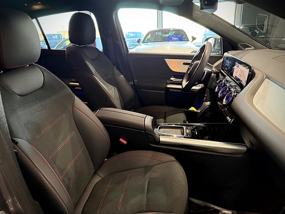 Mercedes-Benz GLA200 5 of 30