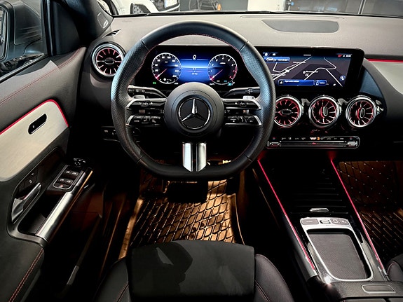 Mercedes-Benz GLA200 6 of 30