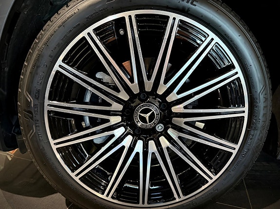 Mercedes-Benz GLA200 8 of 30