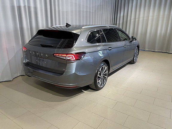 Skoda Superb 3 of 5