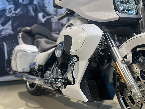 Harley-Davidson Street Glide Limited 13 of 21