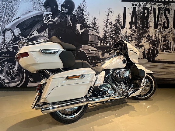 Harley-Davidson Street Glide Limited 10 of 21