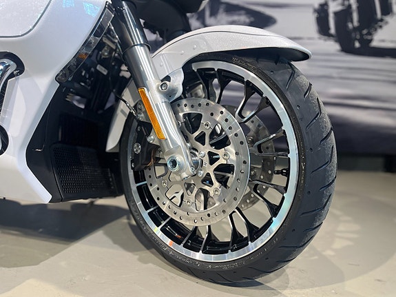 Harley-Davidson Street Glide Limited 14 of 21