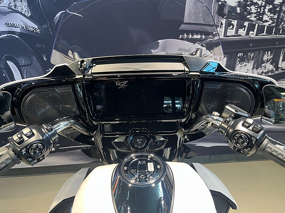 Harley-Davidson Street Glide Limited 21 of 21