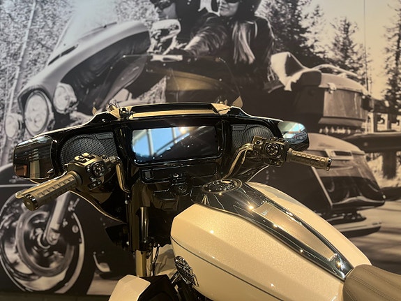 Harley-Davidson Street Glide Limited 20 of 21
