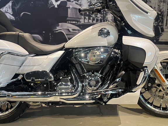 Harley-Davidson Street Glide Limited 17 of 21