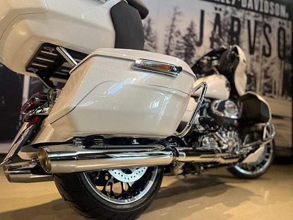 Harley-Davidson Street Glide Limited 11 of 21