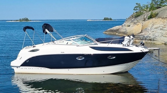 Bayliner 255 SB -2009. Mycket välskött midcabinbåt