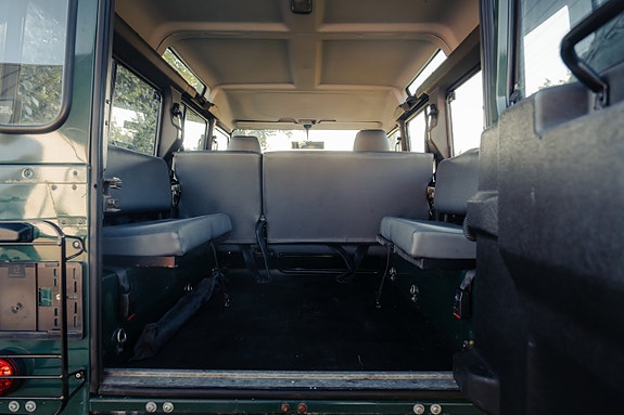 Land Rover Defender 110 11 of 11