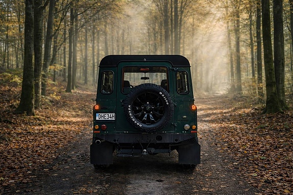 Land Rover Defender 110 3 of 5