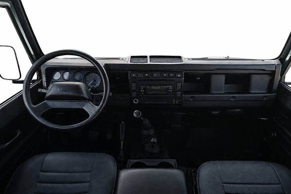 Land Rover Defender 110 7 of 11