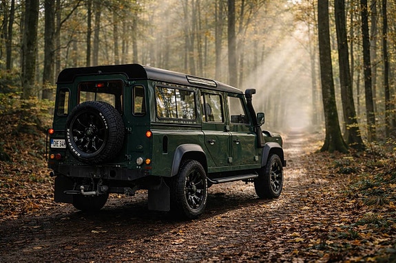 Land Rover Defender 110 2 of 5