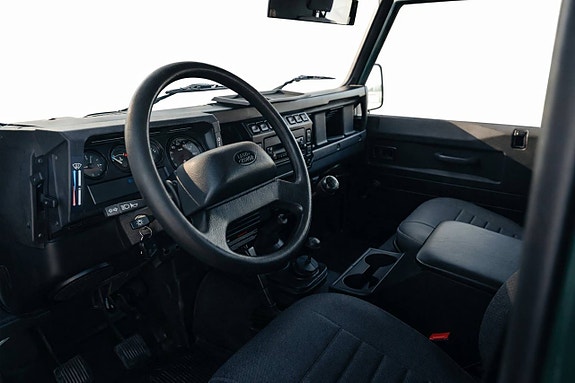 Land Rover Defender 110 6 of 11