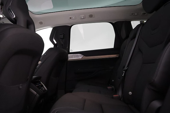Volvo EX90 11 of 20
